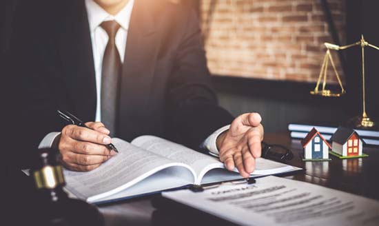 TẠI SAO BẠN NÊN THUÊ LUẬT SƯ RIÊNG TRONG MỌI TRANH CHẤP LY HÔN?